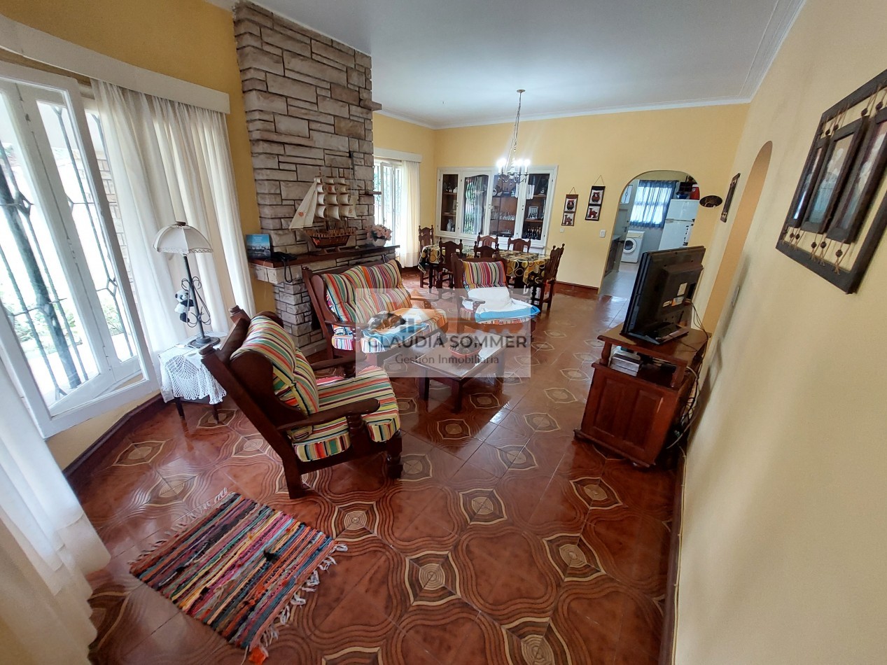 CASA TRADICIONAL CON PISCINA A TRES CUADRAS DEL MAR- Pinamar Sur-