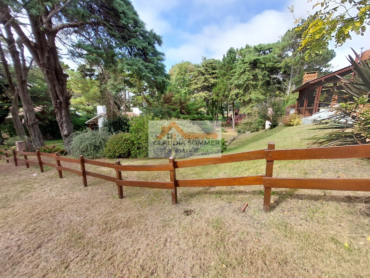 SE VENDE CASA EN CONJUNTO CON UN SEGUNDO LOTE LINDERO