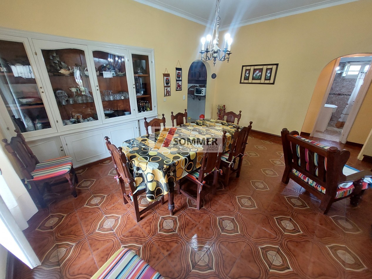 CASA TRADICIONAL CON PISCINA A DOS CUADRAS DEL MAR- Pinamar Sur-