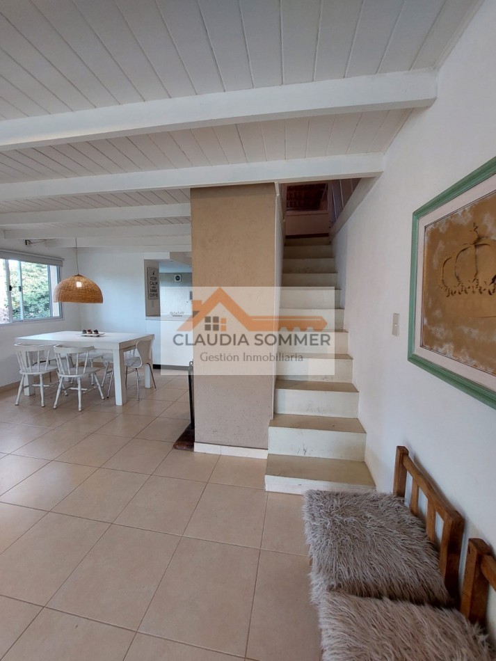 OPORTUNIDAD !! MODERNA CASA EN ESQUINA A METROS DEL CENTRO COMERCIAL GOLF Y DE LA PLAYA 