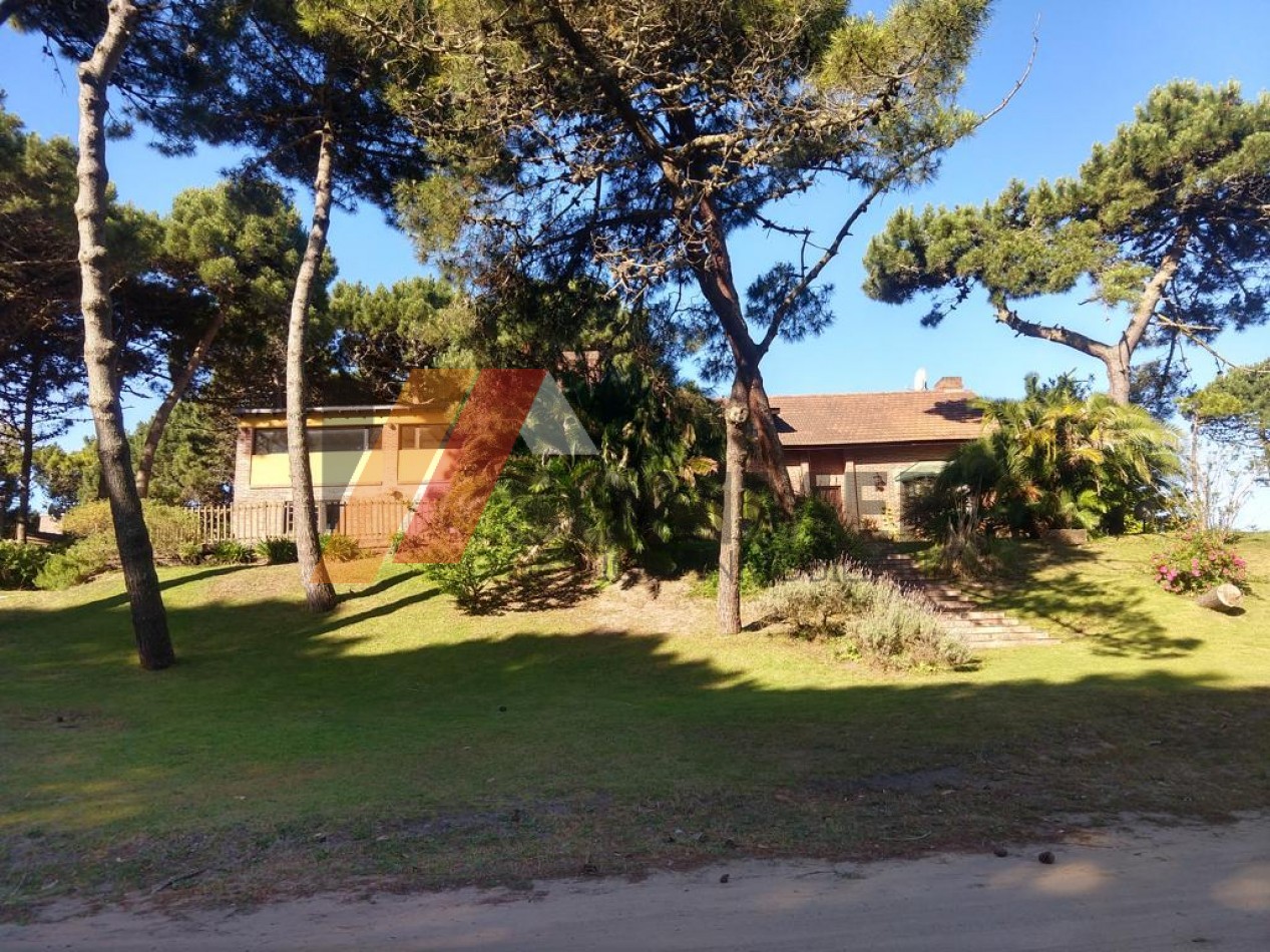 SUPER CHALET CON PISCINA (Pinamar, zona Tridente)