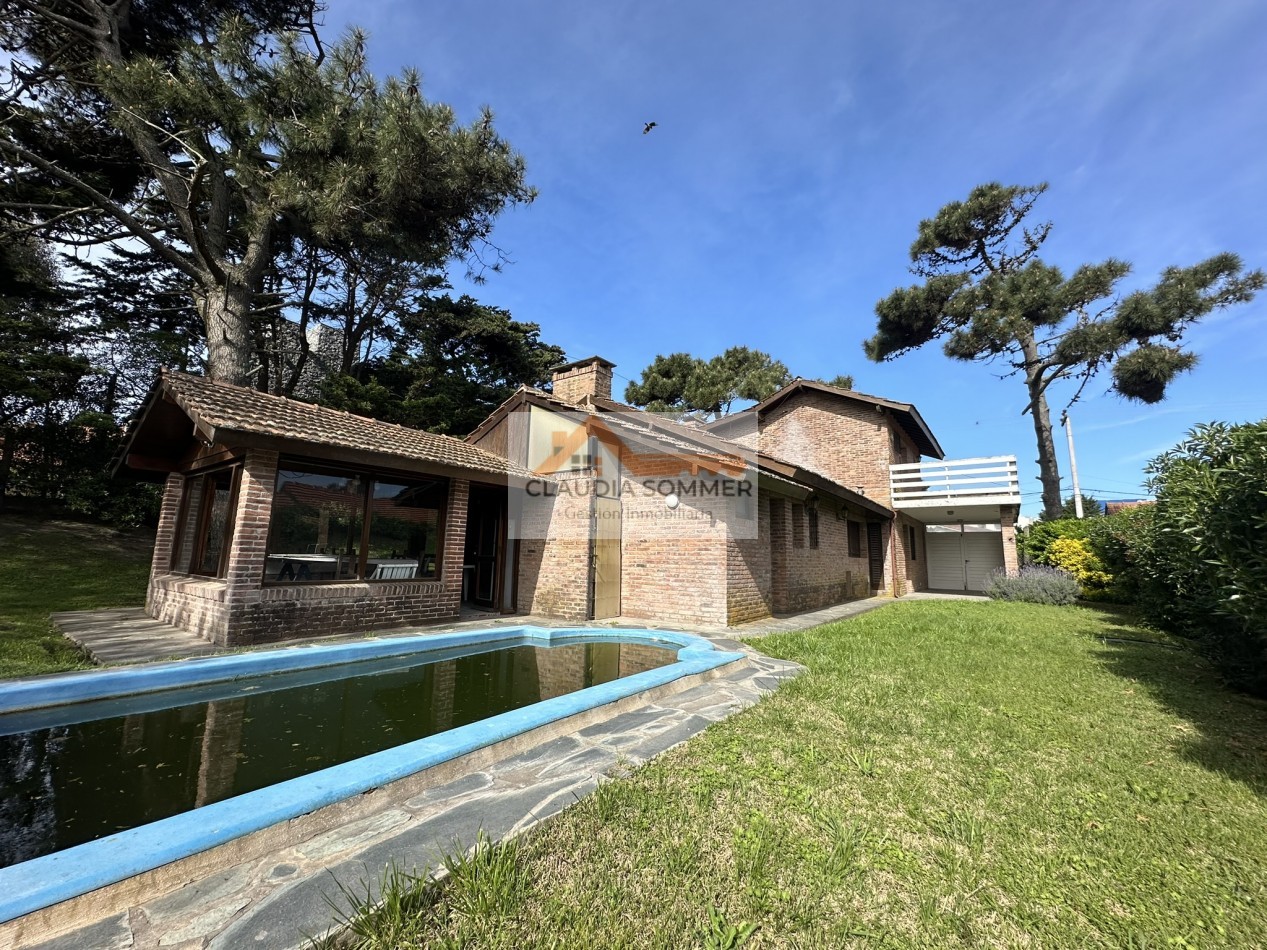 AMPLIA CASA A DOS CUADRAS DEL MAR EN PINAMAR
