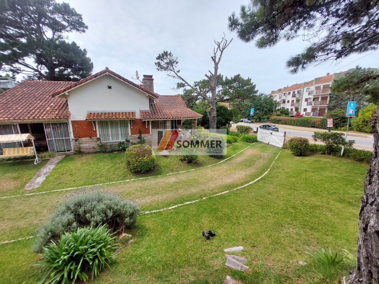 CASA TRADICIONAL CON PISCINA A DOS CUADRAS DEL MAR- Pinamar Sur-