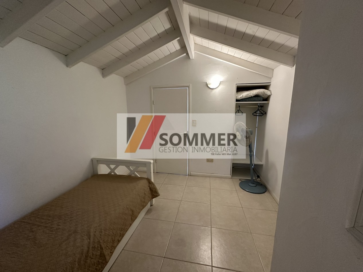 COMPLEJO TRIDENTE: COMODO TRIPLEX TIPO CASA CON PATIO, PARRILLA,COCHERA, PARQUE Y PISCINA.