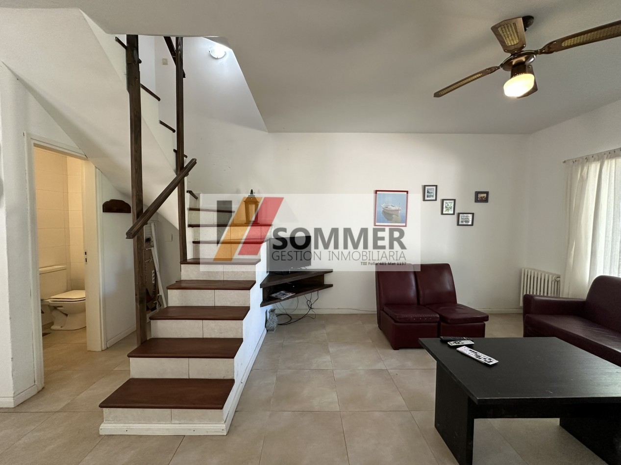 COMPLEJO TRIDENTE: COMODO TRIPLEX TIPO CASA CON PATIO, PARRILLA,COCHERA, PARQUE Y PISCINA.