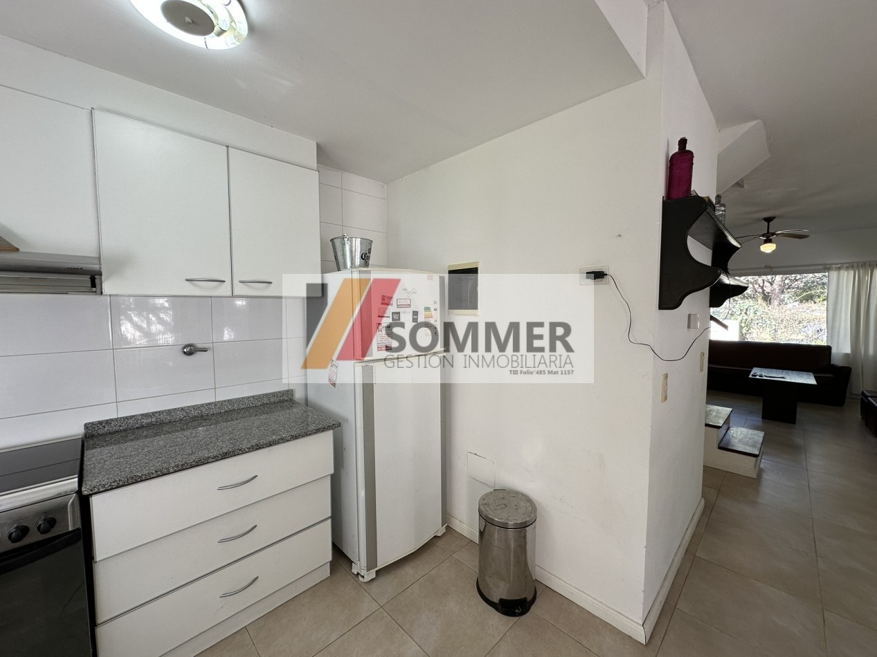 COMPLEJO TRIDENTE: COMODO TRIPLEX TIPO CASA CON PATIO, PARRILLA,COCHERA, PARQUE Y PISCINA.