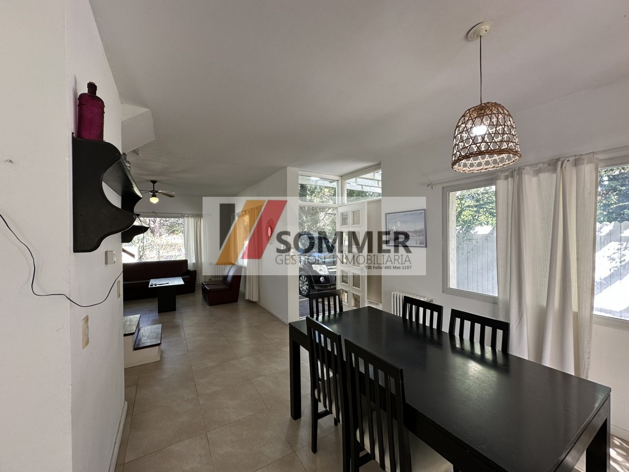 COMPLEJO TRIDENTE: COMODO TRIPLEX TIPO CASA CON PATIO, PARRILLA,COCHERA, PARQUE Y PISCINA.