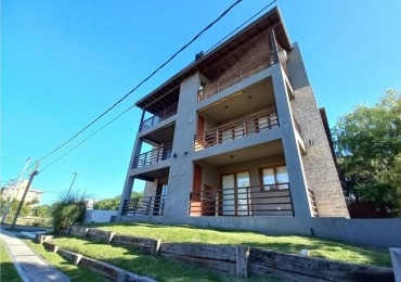 DEPARTAMENTO DE DOS AMBIENTES CON COCHERA Y PARRILLA  CERCA DEL MAR