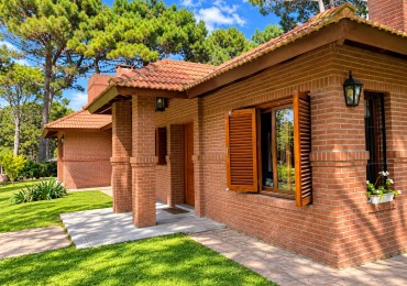CASA EN VENTA B5 PINAMAR 
