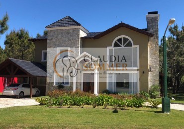 CASA EN BARRIO PRIVADO LA HERRADURA