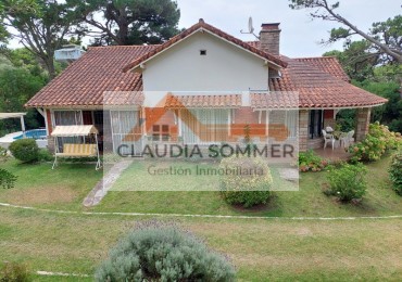 CASA TRADICIONAL CON PISCINA A TRES CUADRAS DEL MAR- Pinamar Sur-