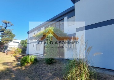 DOS AMBIENTES CERCA DEL MAR  EN PLANTA BAJA CON ESTACIONAMIENTO Y PARRILLA