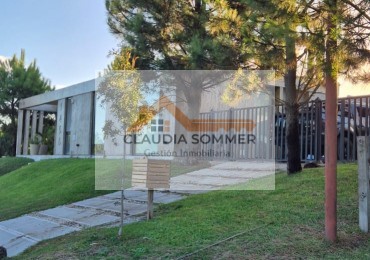 MODERNA CASA EN VENTA