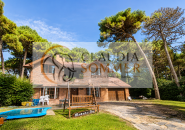 AMPLIA CASA EN BARRIO B5 PINAMAR