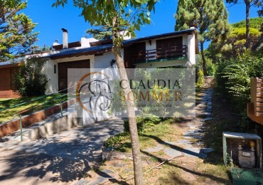 Casa con departamento independiente en Pinamar, a pocas cuadras del centro y del mar